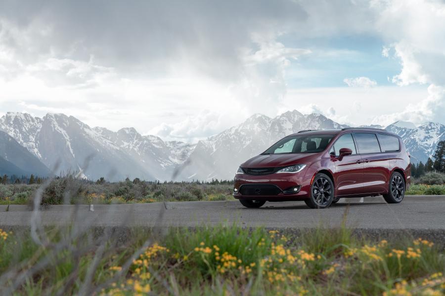  Chrysler Pacifica Limited S Appearance Package (RU) 2017 года  (фото 24 из 40)